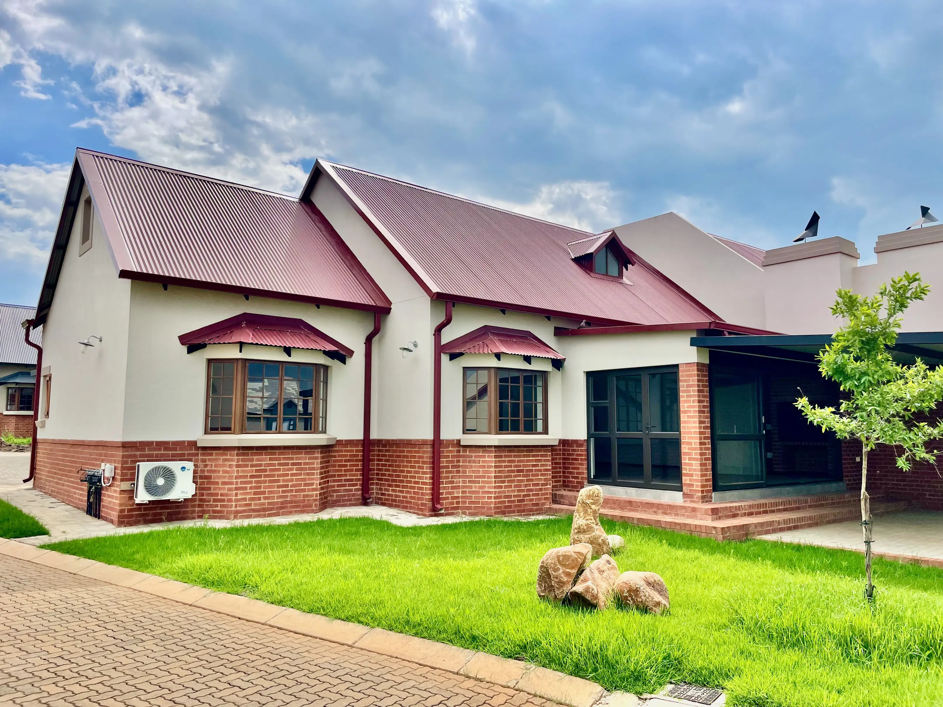Real Estate Photo 4